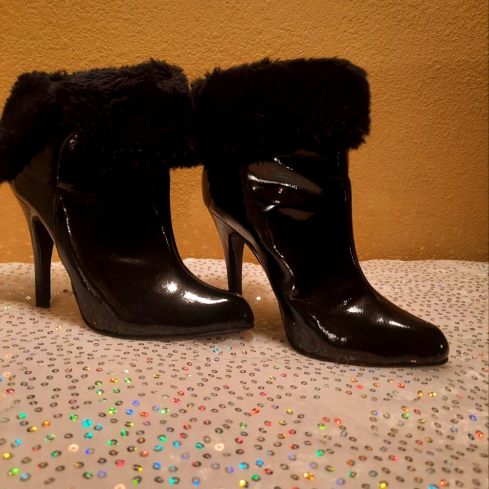 Beautiful black heeled bootie with fur cuffs.